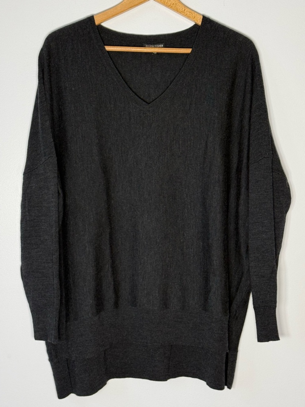 Eileen Fisher Men's V-Neck 100%‎ Merino Wool Sweater in Charcoal